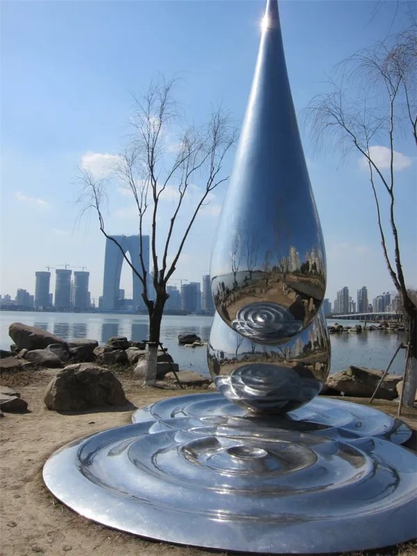 городская скульптура капель воды из нержавейки.jpg