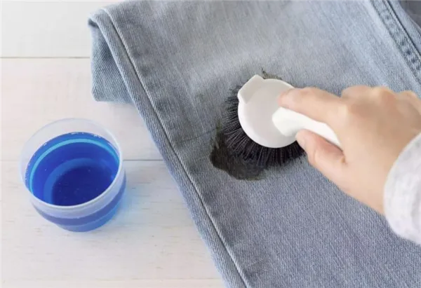 Как удалить пятно от солярки с одежды в домашних условиях