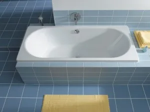 Пример стальной ванны в ванной комнате
