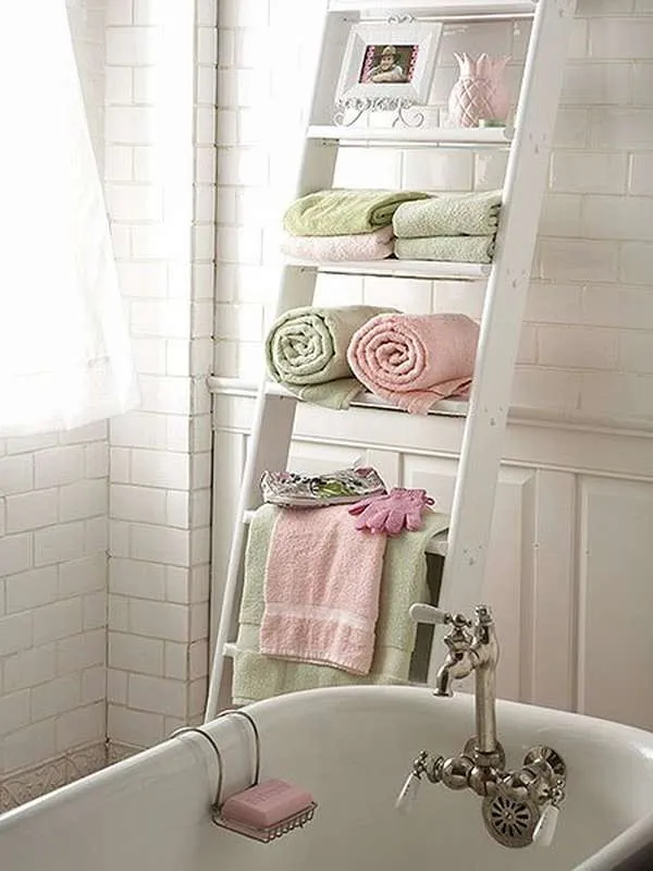 лесенка для полотенец в ванной комнате