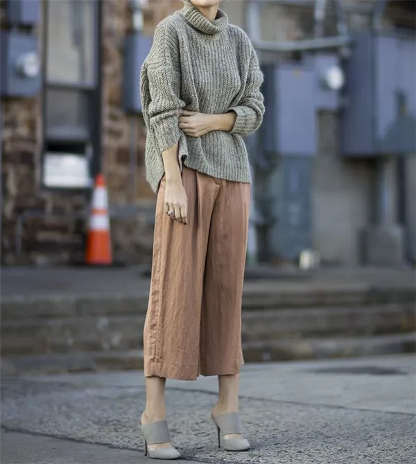 Как и с чем носить женский свитер оверсайз: фото модных сочетаний