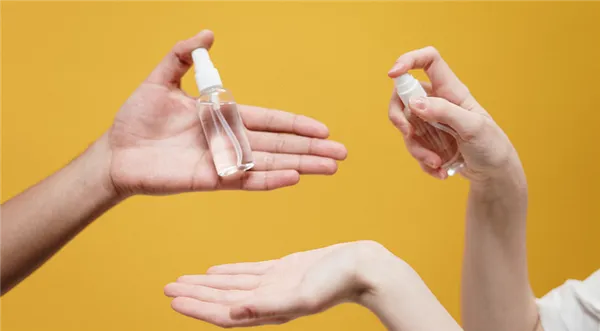 5 неожиданных альтернатив дезодоранту, которые стоит заценить