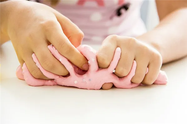 Развлечение с детьми: 11 способов сделать слайм из шампуня (тебе тоже понравится)