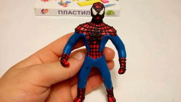 Человек-Паук из пластилина