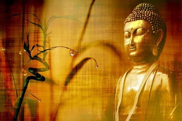 Будда на фоне бамбука