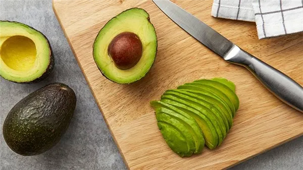Как правильно хранить авокадо в домашних условиях, чтобы оно не испортилось