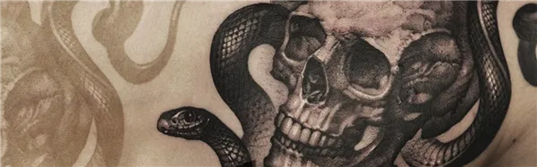 Художественная татуировка Кинжал с черепом