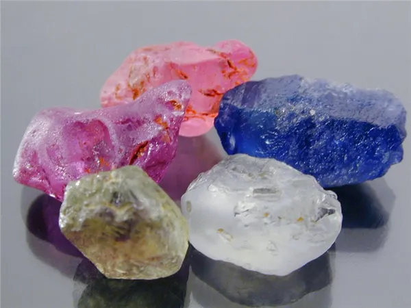 Камень сапфир магические свойства, как выглядят разновидности, фото № 1